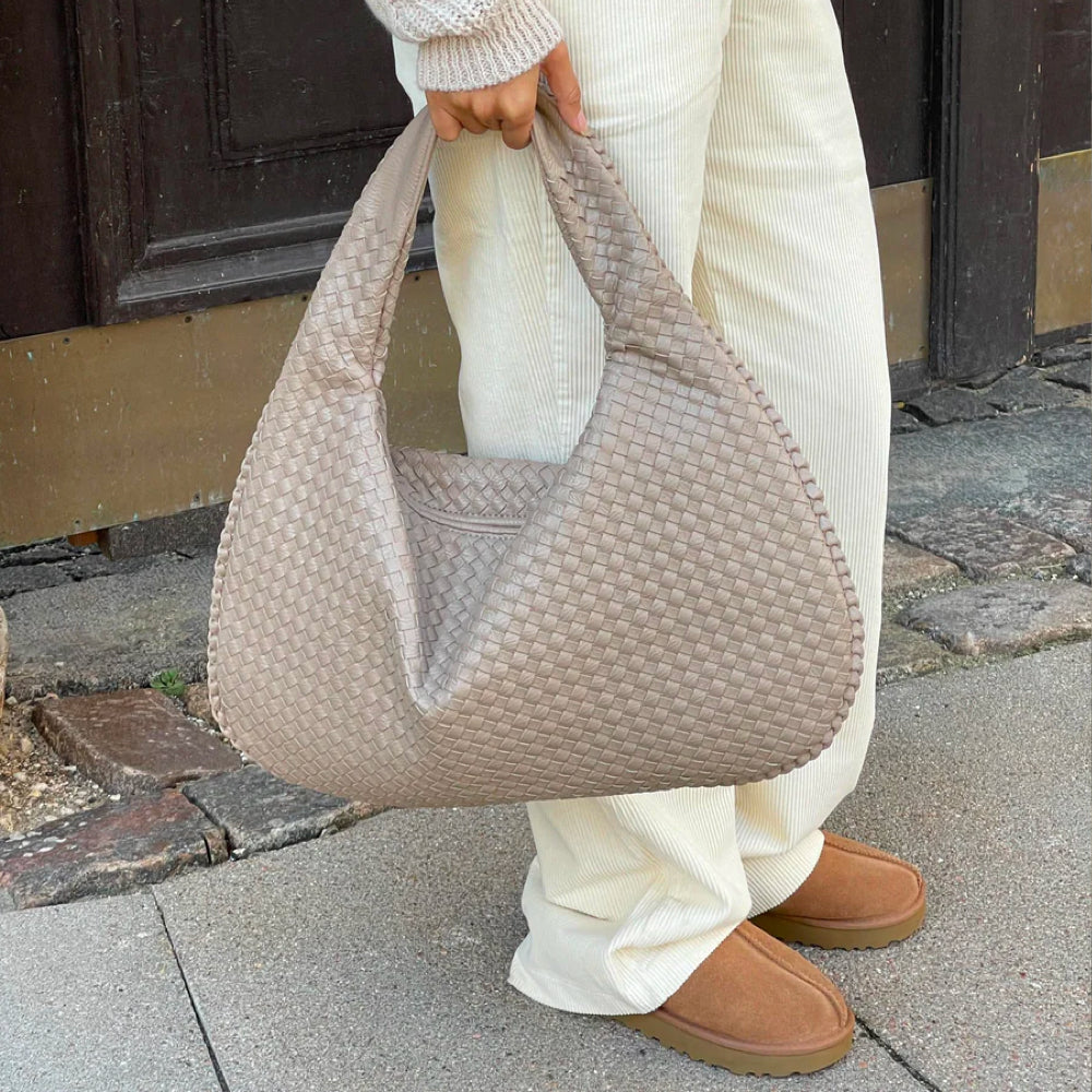Aranka vävd rymlig designer axelremsväska årets must-have