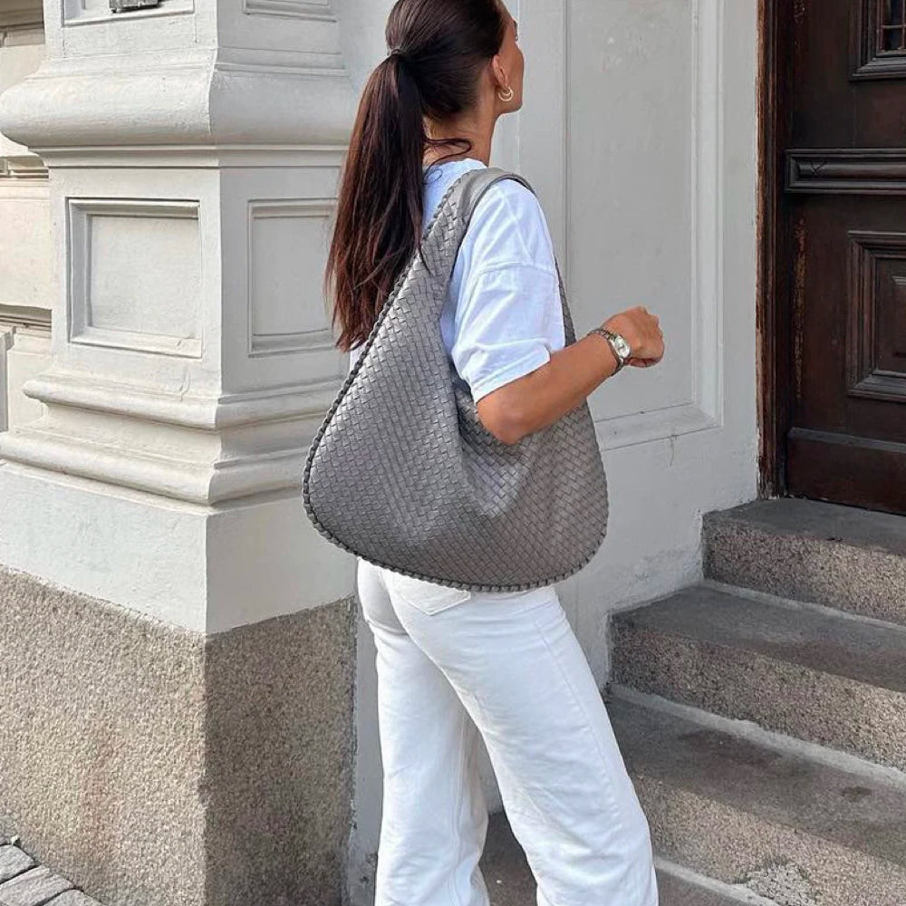 Aranka vävd rymlig designer axelremsväska årets must-have