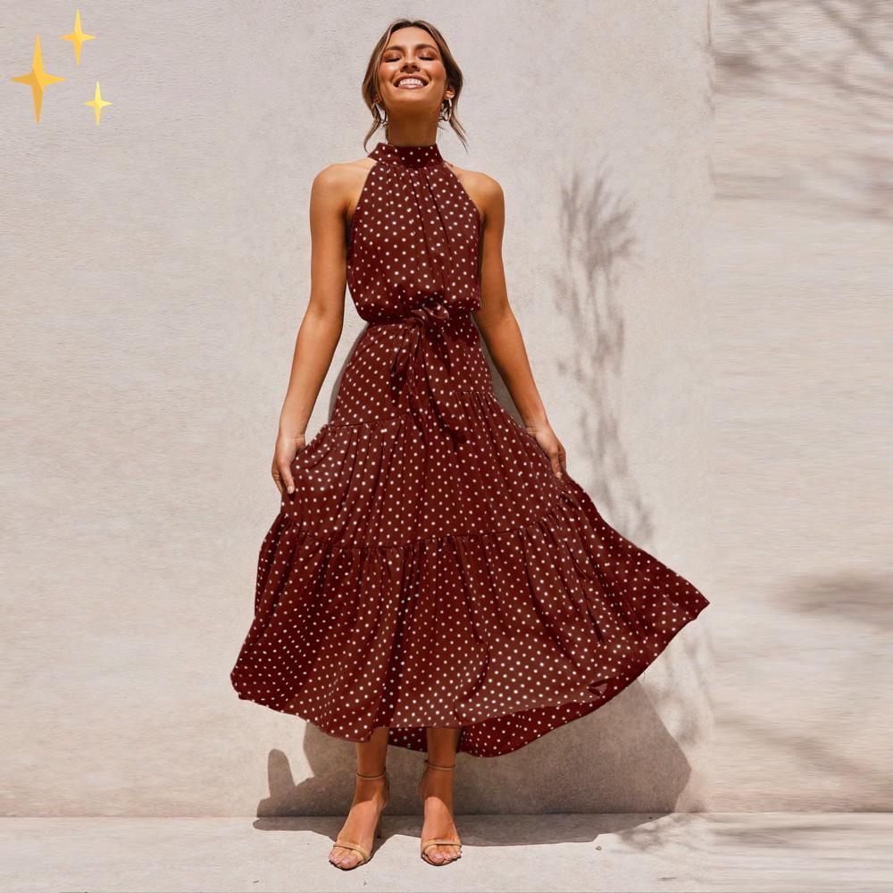 Ella sommarklänning med maxi halter, prickar och midjebälte för en fantastisk feminin look